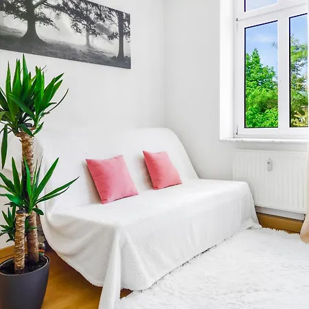 Apartment Bis 6 Personen - Helle, Ruhige Whg, 2 Baeder, Dd Neustadt, Top Lage