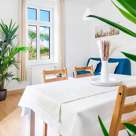 Bis 6 Personen - Helle, Ruhige Whg, 2 Baeder, Dd Neustadt, Top Lage Apartment