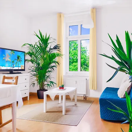 Bis 6 Personen - Helle, Ruhige Whg, 2 Baeder, Dd Neustadt, Top Lage Apartment *